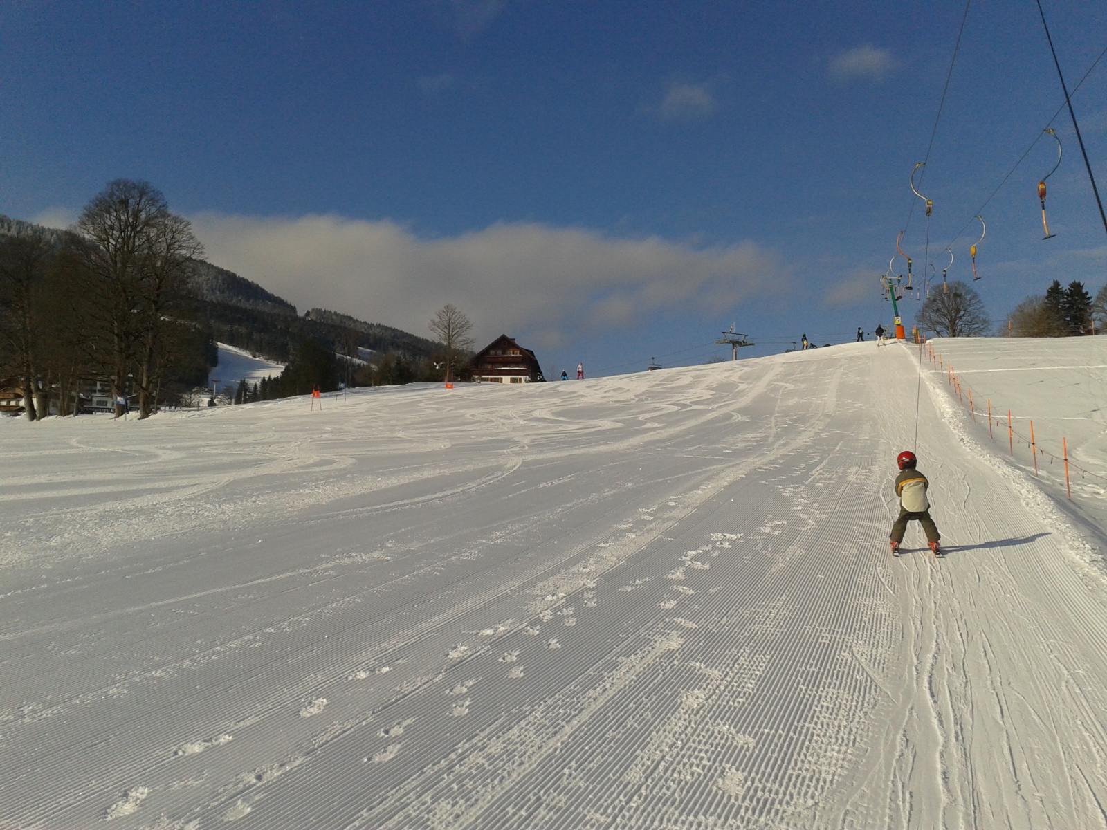 Síoktatás Schladmingon is, itt a liftezést gyakoroljuk :) - www.sielj3000meteren.hu