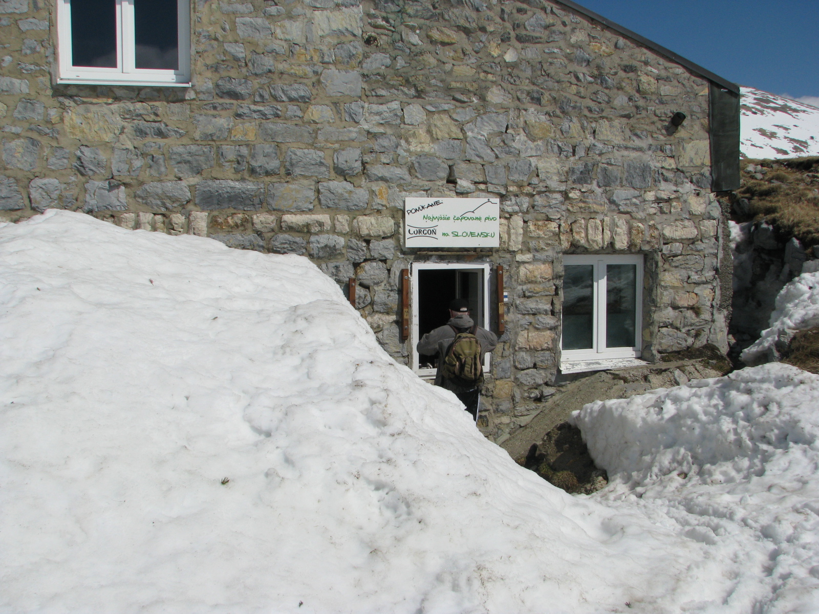 A büfé ablak már megközelíthető