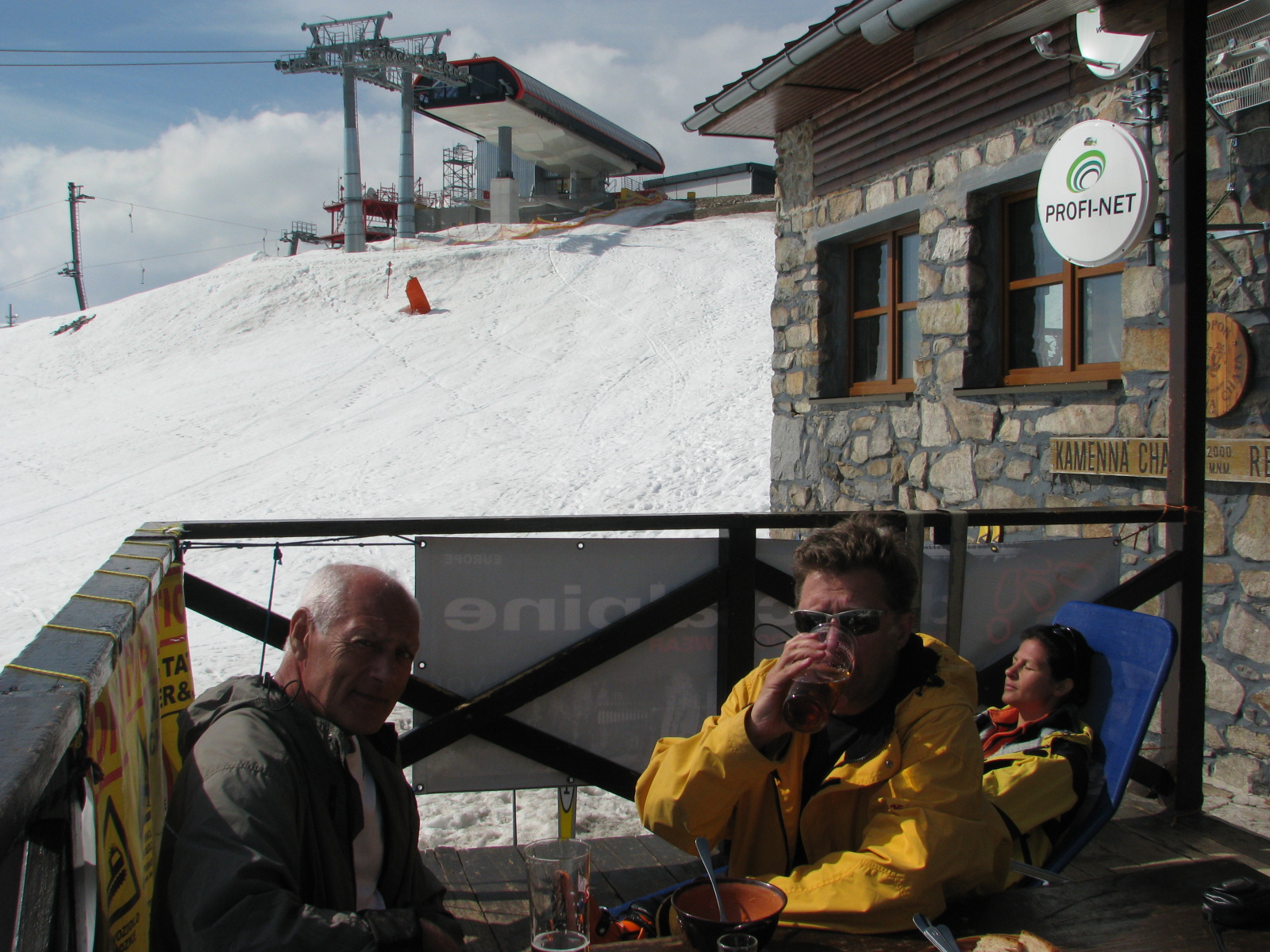 Kőhegyi menedékház terasza