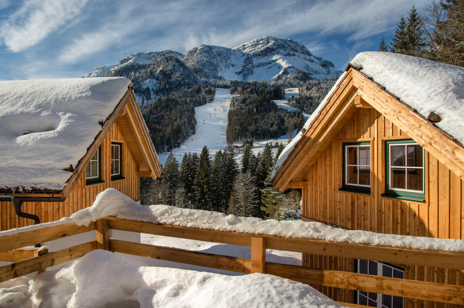 Luxushütték Loser síterep alján, közvetlenül a sípályák mellett