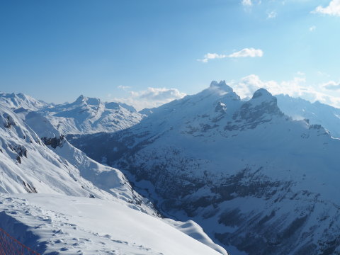 jobbra a Titlis csúcsa látszik