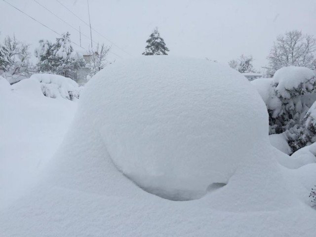 A kedvelt tengerparti üdülővárosban, Bartinban 93 cm hó esett: Fotó: Ayhan Acar DHA