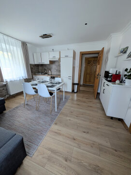 Emelet, 2 hálószobás apartman - kisszoba franciaággyal