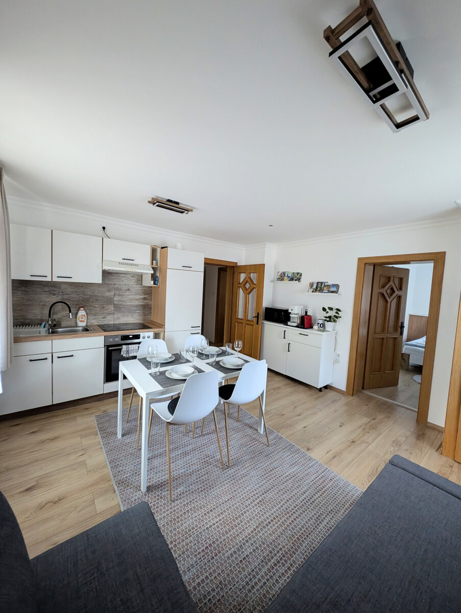 Emelet, 2 hálószobás apartman - kisszoba franciaággyal