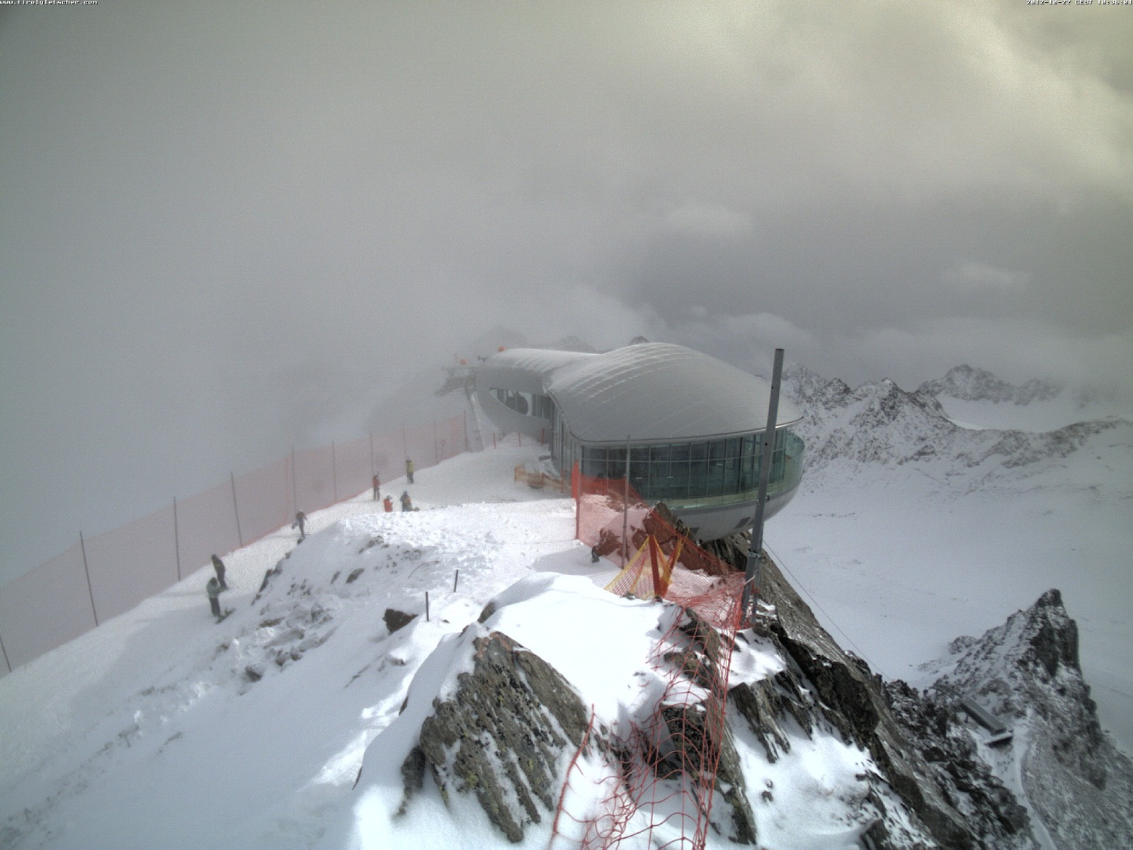 Egyelőre még a nap is süt a Pitztal gleccseren