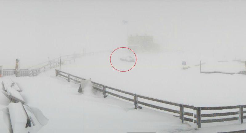 Zimankó és elhagyott autó a Grossglockneren