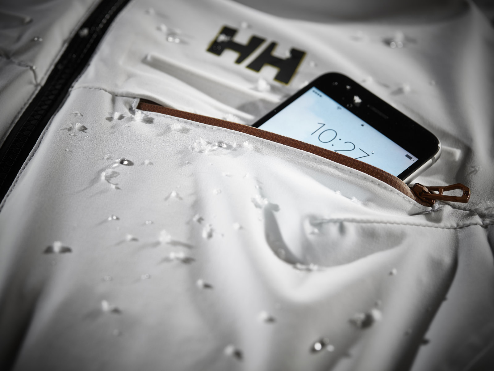 Helly Hansen Life Pocket - hogy ne merüljön le a telefonod a hidegben.