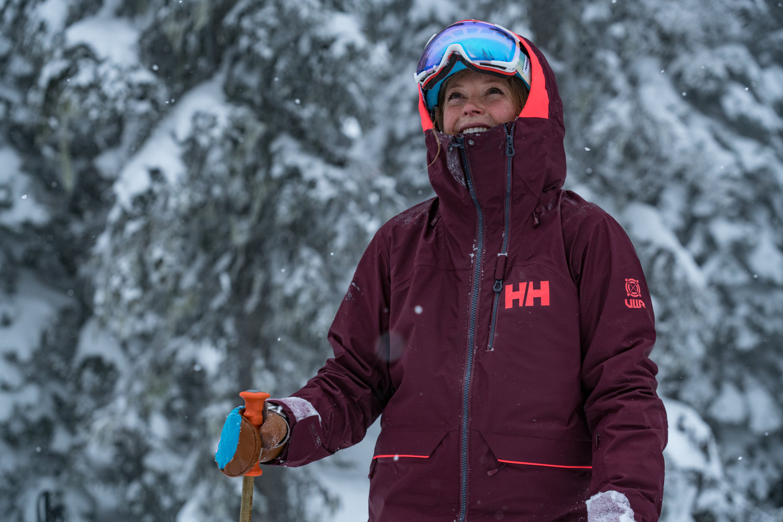 Helly Hansen Aurora Shell Jacket, a képen: Kaylin Richardson