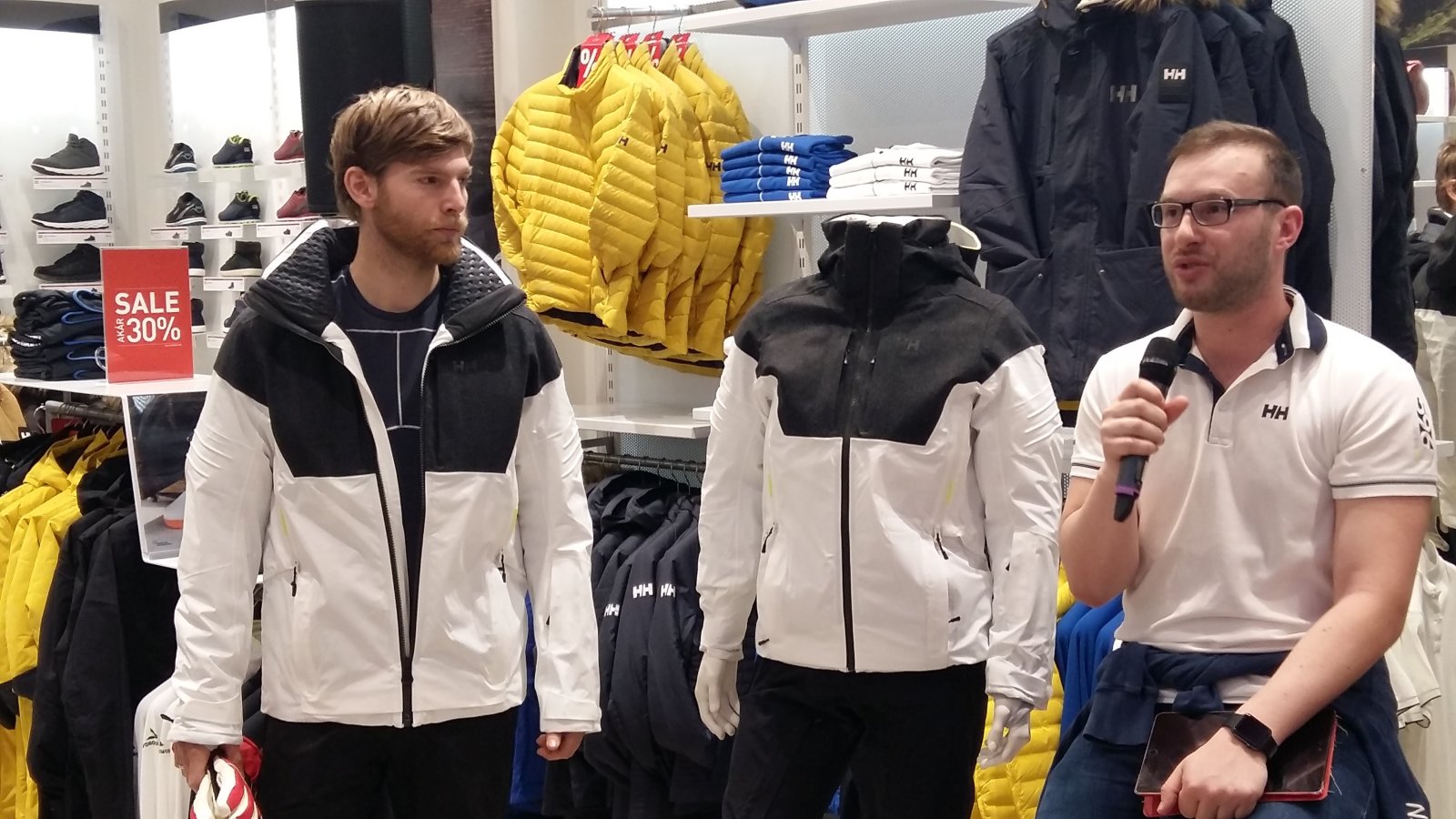 A Helly Hansen legújabb kollekcióját mutatták be az interjúk után.