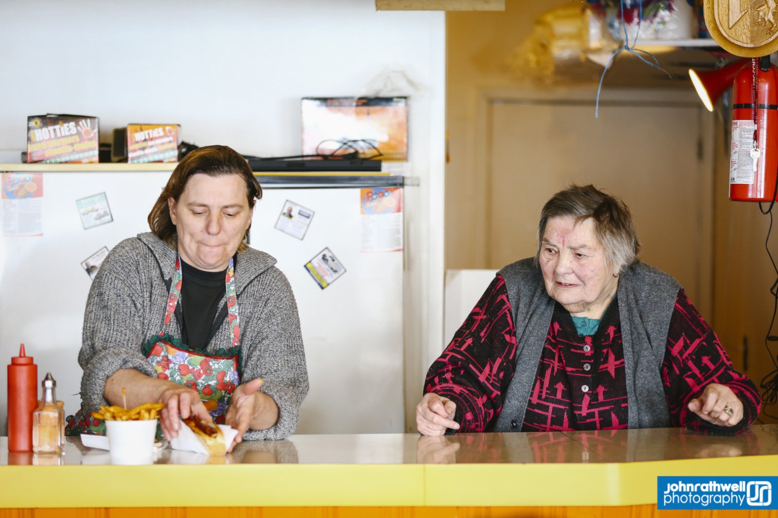 Készül alig három dolláros hamburger - Fotó: John Rathwell Photography