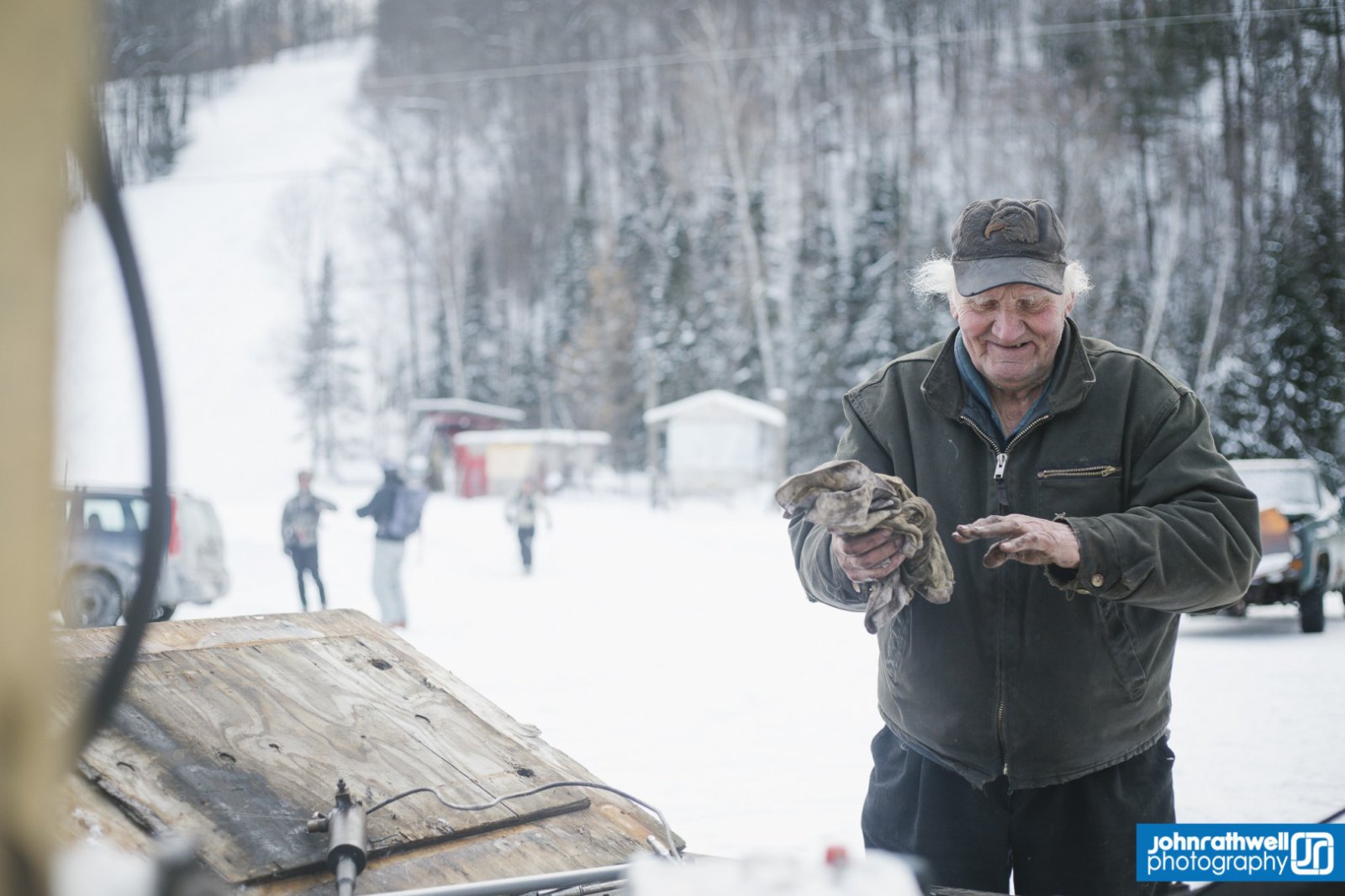 Hernberger Úr szereli a ratrakot - Fotó: John Rathwell Photography