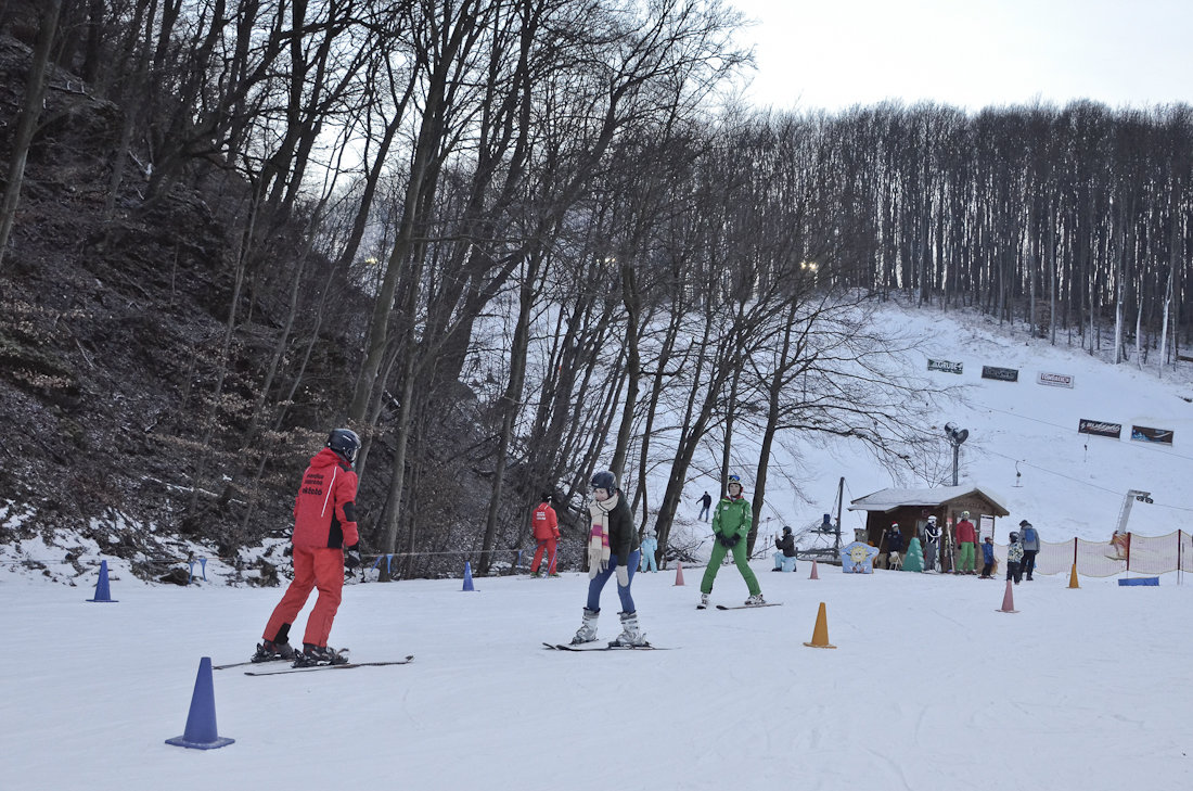 Dr. Egri Katalin, a Síoktatók Magyarországi Szövetségének elnöke is besegített az oktatásba | Fotó: Zelnik Péter, Magyar Turizmus Zrt.