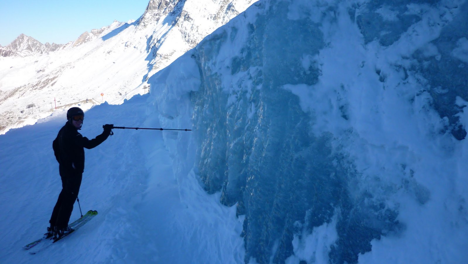 kilátszik a gleccserjég