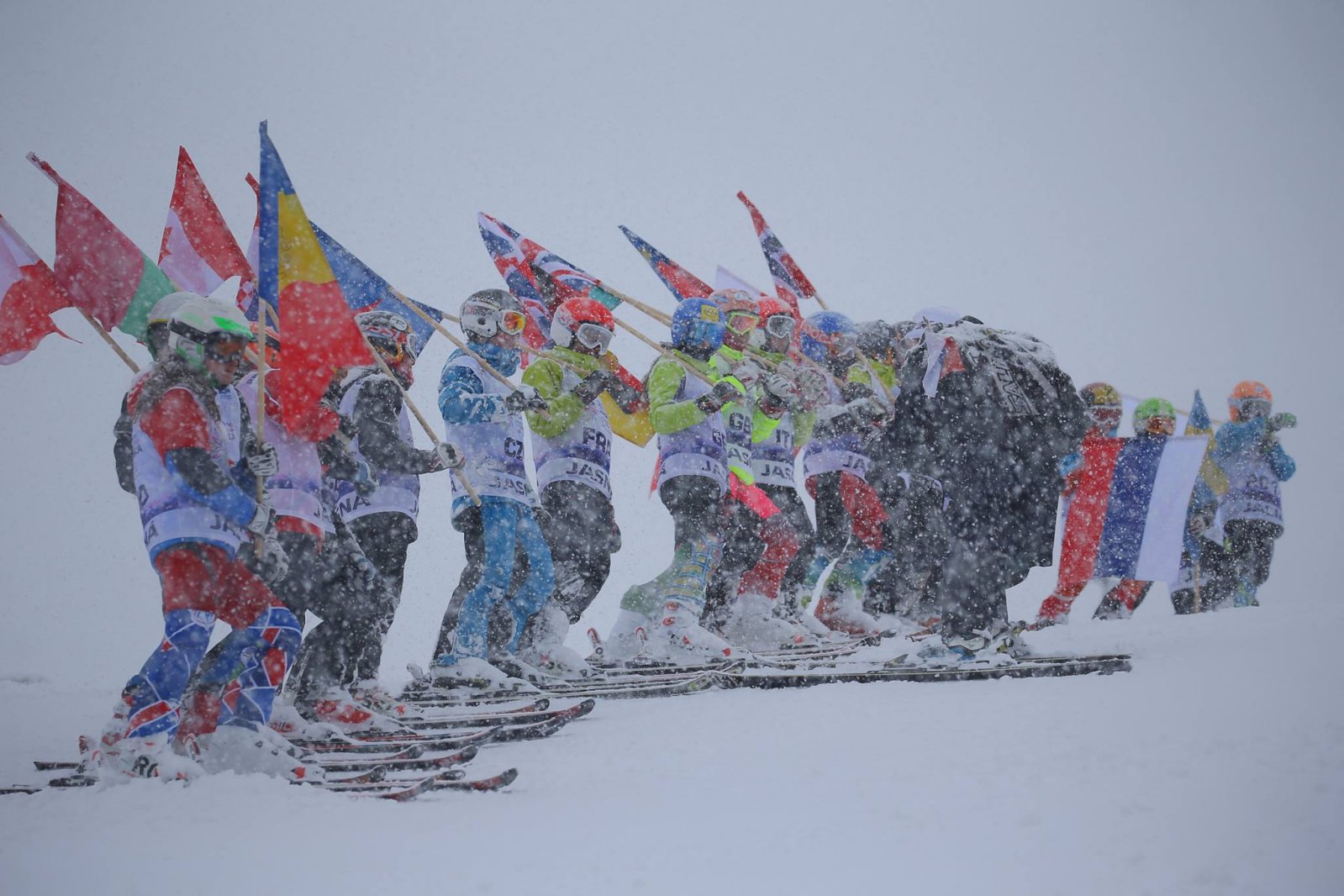 Az első futam ilyen hóesésben zajlott