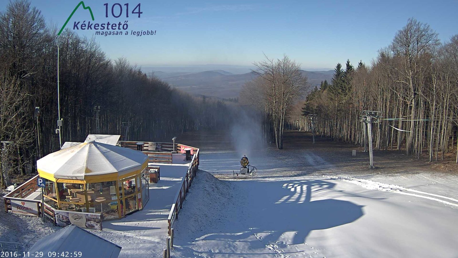 Kékestető tegnap reggel, az éjszakai hóágyúzás vége