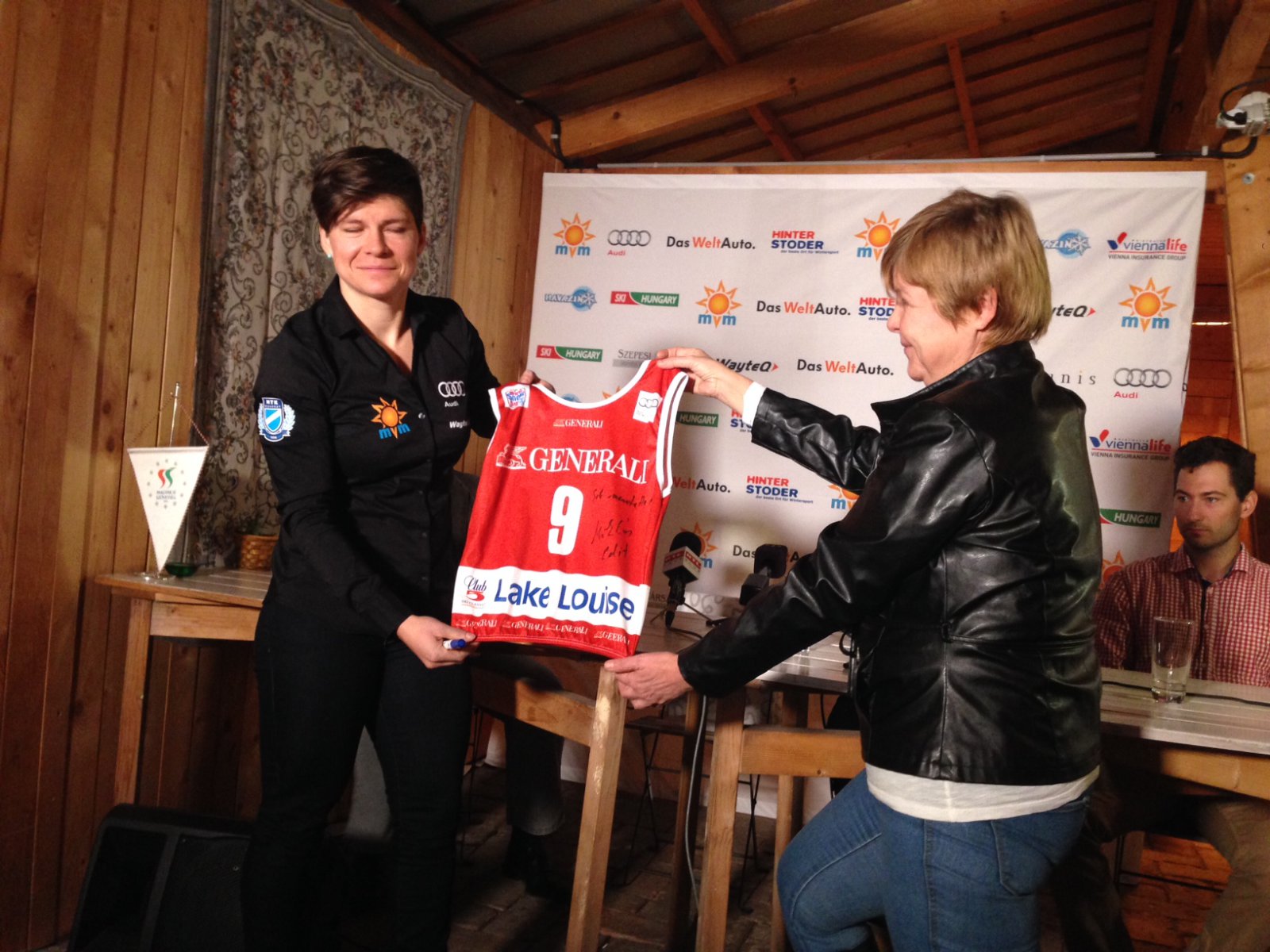 Miklós Edit jótékony célra ajánlotta fel a mezét