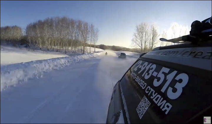 Még forgalom is volt az úton (Kép:  Creative Elements)