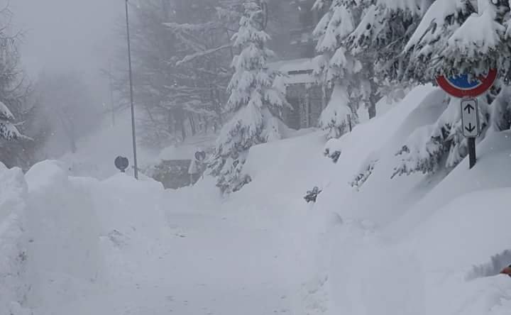 Prato Nevoso: ennek a liftnek az állomását vitte el a lavina, 1400 méteren 150 cm hó, 2000 méteren 2 méter!