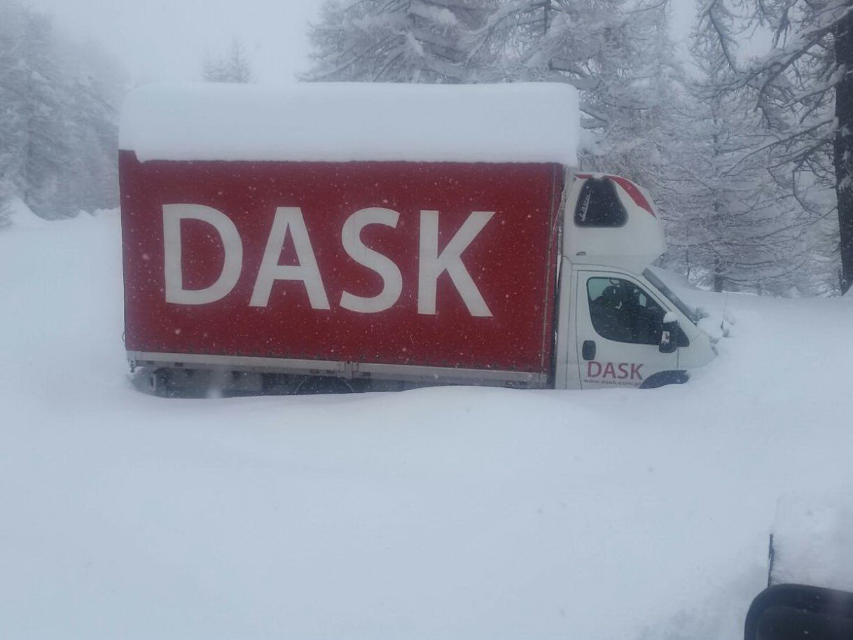 Teherautó a hóban (Kép: Olasz Hegyimentők / Soccorso Alpino e Speleo Piemontese)