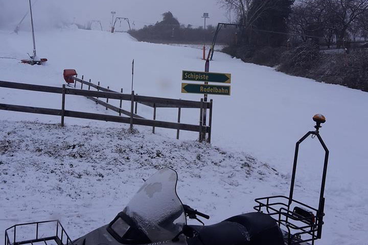 Külön pálya szánkósoknak és síelőknek