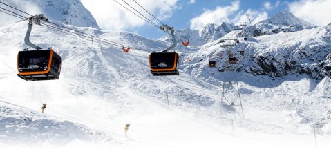 32 fős (24 ülő- és 8 állóhely) kabinok követik egymást