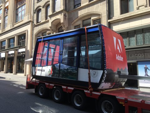 Érkezik a kabin (Kép: www.luzernerzeitung.ch)