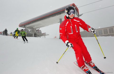 A két elnök közös síelése Tátralomnicon (Kép: Región Vysoké Tatry / Facebook)