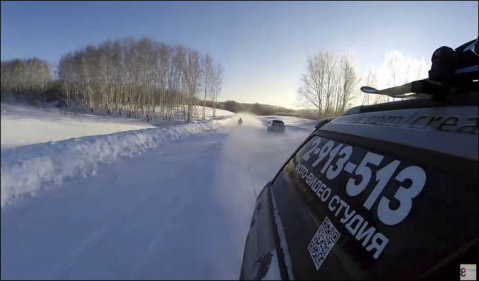 Még forgalom is volt az úton (Kép:  Creative Elements)