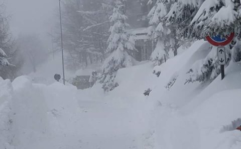 Prato Nevoso: ennek a liftnek az állomását vitte el a lavina, 1400 méteren 150 cm hó, 2000 méteren 2 méter!