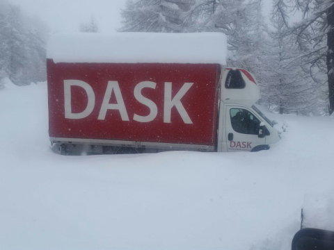 Teherautó a hóban (Kép: Olasz Hegyimentők / Soccorso Alpino e Speleo Piemontese)