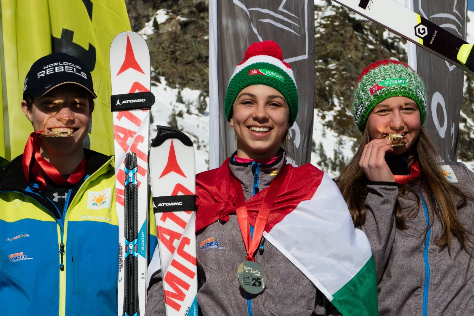 Az aranyérmesek: Tausz András (GS U16), Szőllős Noa (SL U14), és Tóth Zita (GS U16)