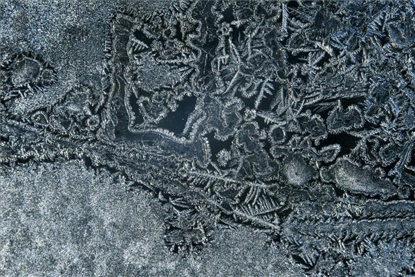 Jégvirágos ablak Salgótarjánban 2017. január 7-én. MTI Fotó: Komka Péter