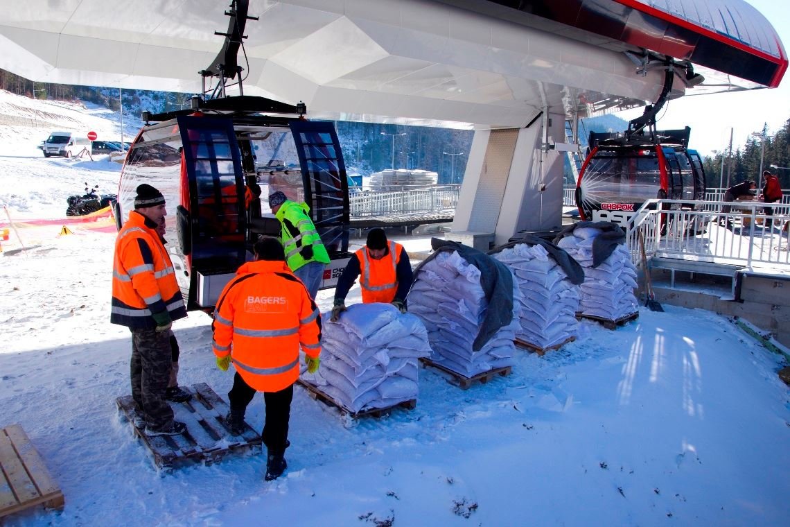 Emberek helyett homokzsákok a próbán