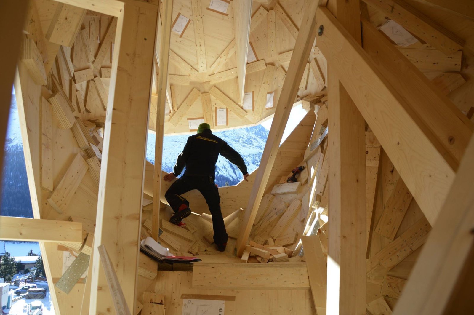 Edy belülről, vajon itt ide mit raknak?