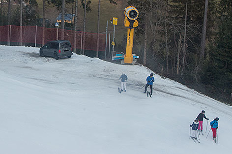 Másnap a pálya mellett (Kép: ORF)