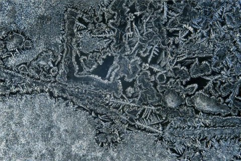 Jégvirágos ablak Salgótarjánban 2017. január 7-én. MTI Fotó: Komka Péter