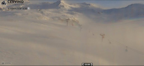 Nehéz körülmények. Webkamera kép a liftről a leállás után