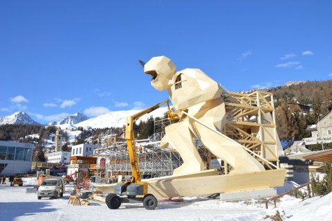 19 méter magas, 15 méteres lécekkel