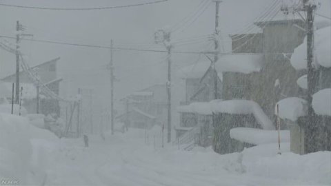 Uonuma település, Niigata prefektúra. Részlet a helyi tévé híradójából.