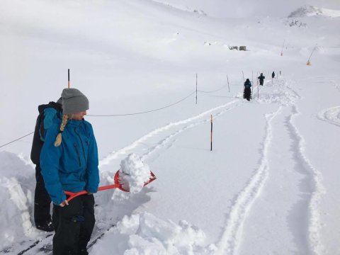 Lake Ohau, egy másik síterep a környéken, a varázsszőnyeg eltűnt a hóban