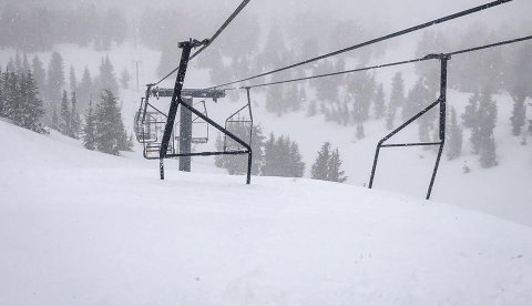 Egy másik lift a hó alatt