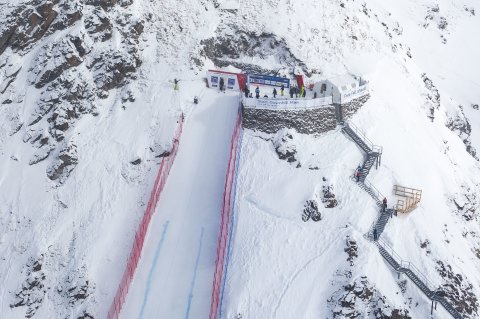 Ilyen meredek lejtővel indul a pálya