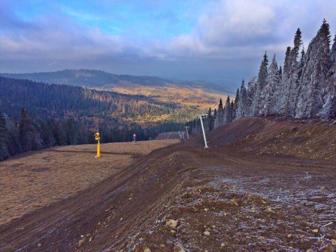 Az új csákányos és a pálya még szezon előtt