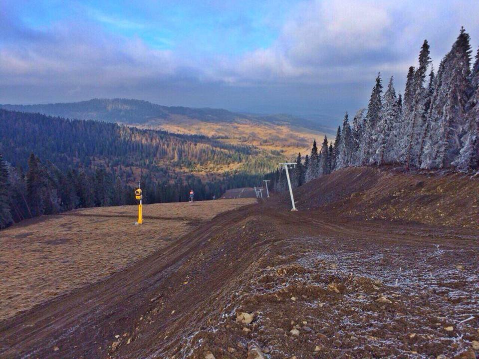 Az új csákányos és a pálya még szezon előtt