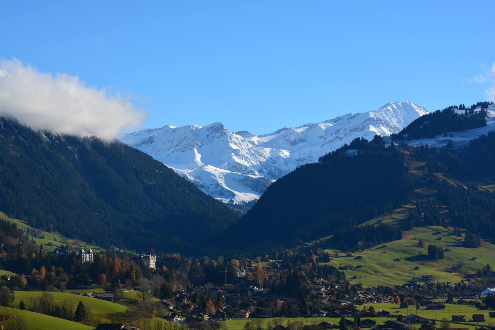 Gstaad. Fenn a gleccseren kezdődik az élet