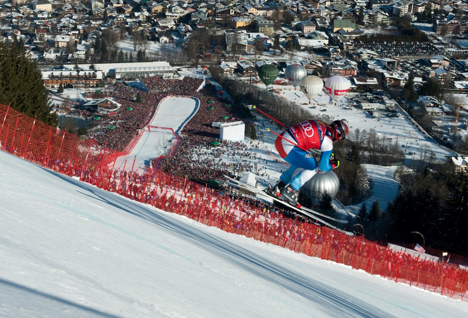 Ilyen ugrató után érkeznek a traverz bejáratához. Látszik, hogy milyen sokat kell keresztbe csúszni a célegyenes irányába.