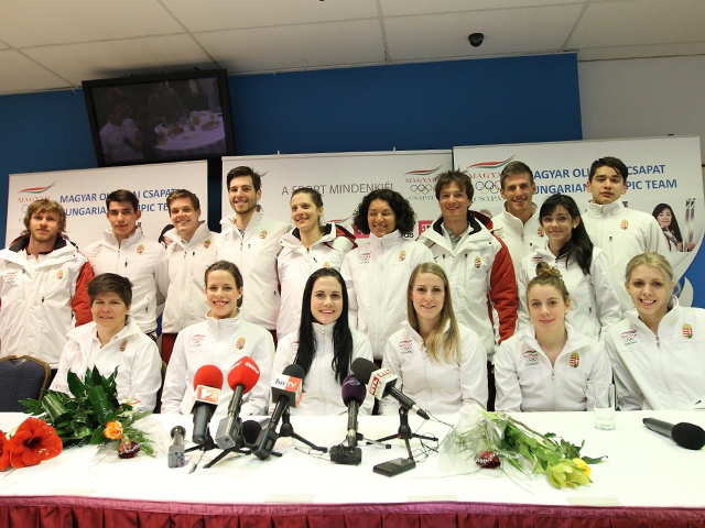 Hazaérkezett a magyar csapat (Kép: www.mob.hu)