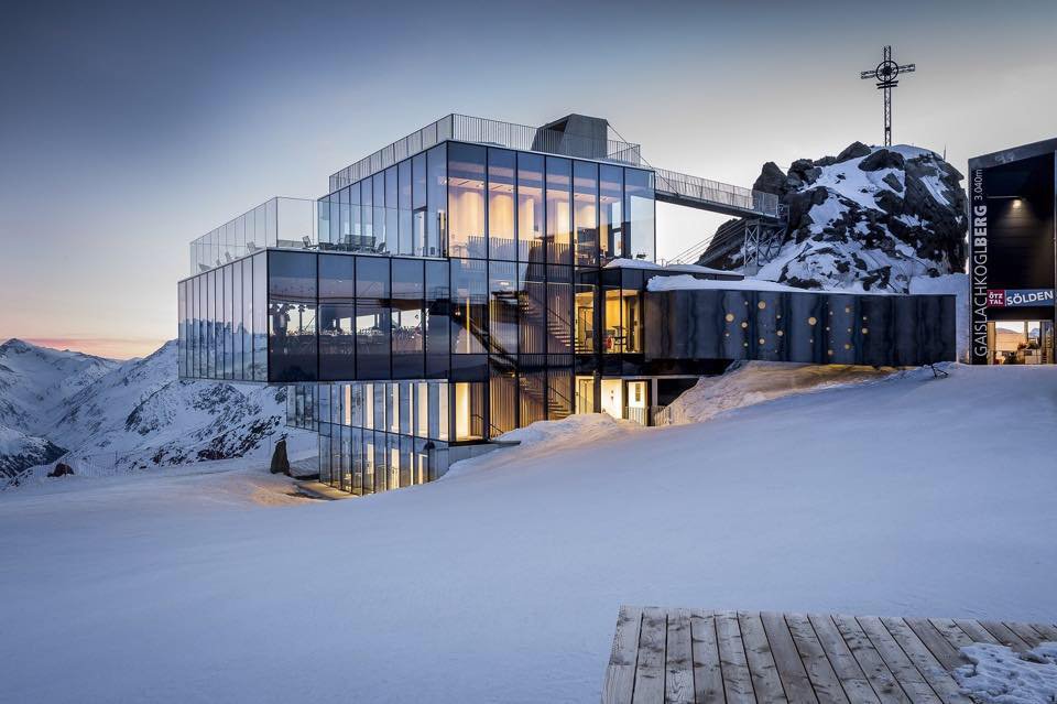 Sölden, Ice Q vendéglő 3048 méter magasan, itt is forgattak