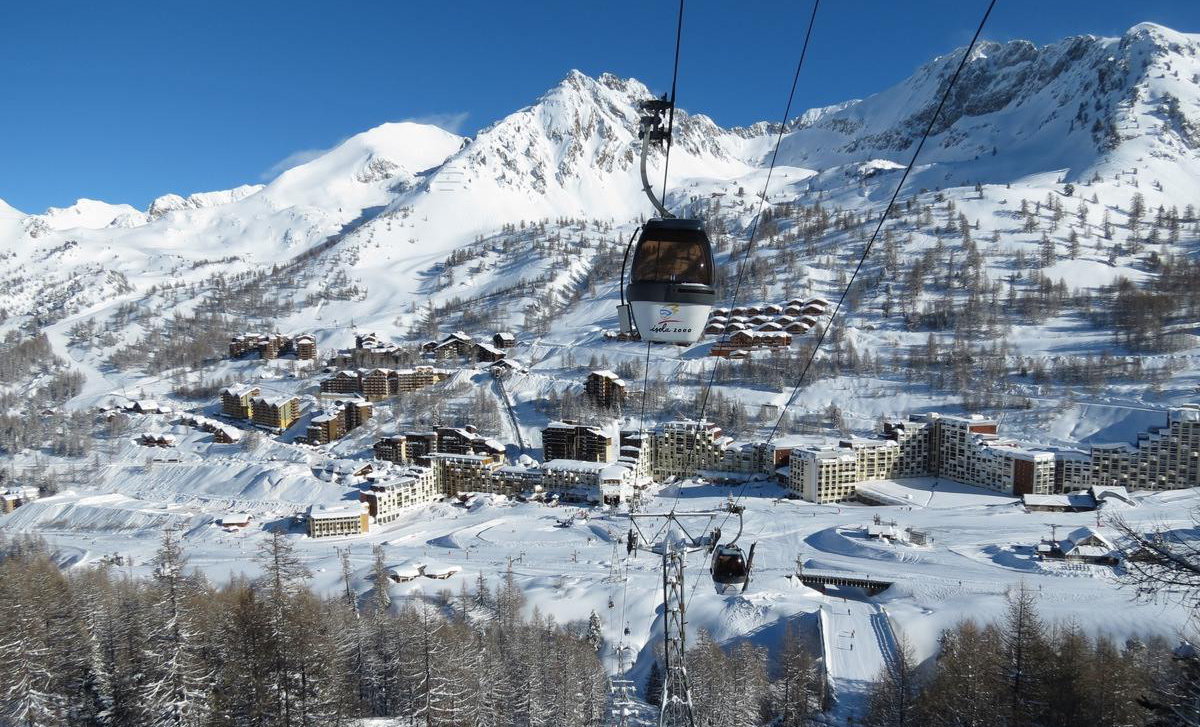 Isola 2000: ilyen, amikor "fehér" a síterep