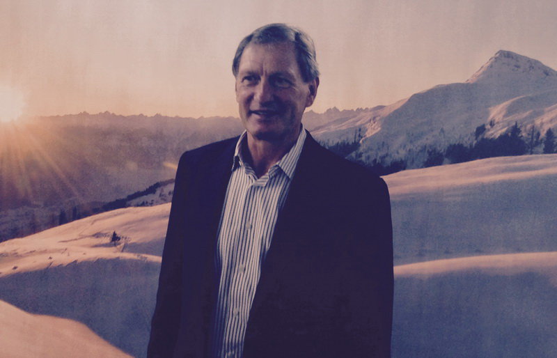 Franz Klammer Budapesten egy karintiai poszter előtt